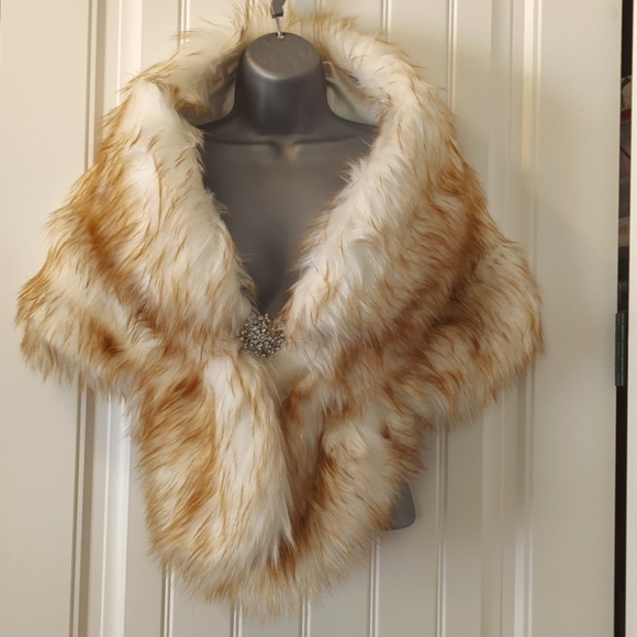 Faux fur shawl/stole - Picture 1 of 3